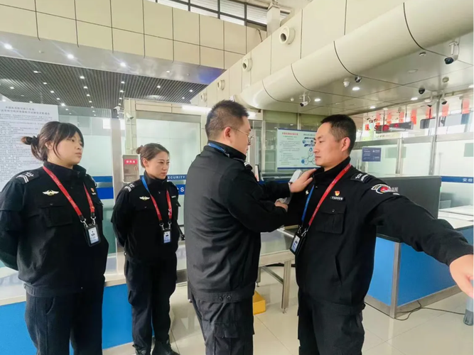 機場貨運安全技能大比拼機場貨運安檢員是干什么的