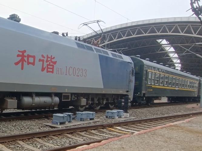 貨運(yùn)列車(chē)不動(dòng)列車(chē)不動(dòng)了